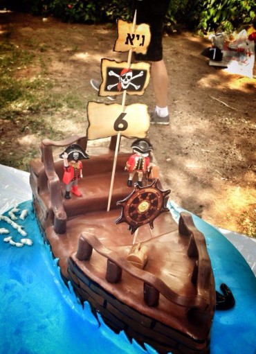 עוגה בצורת ספינת פיראטים