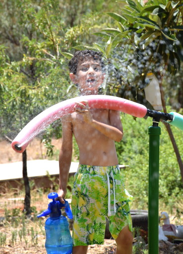 השכרת משחקי מים לילדים - בלונים ושוקולד