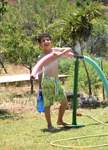 משחקי מים לילדים להשכרה | בלונים ושוקולד