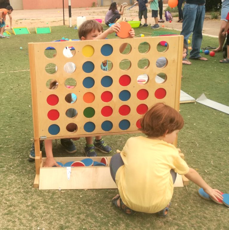 ארבע בשורה ענק | השכרת משחקים לאירועים