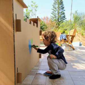 טירה מקרטון מבחוץ | ערכות יצירה לילדים