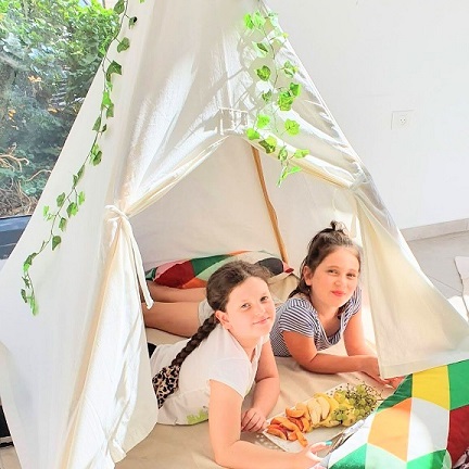מסיבת פיג'מות - ילדות באוהל טיפי